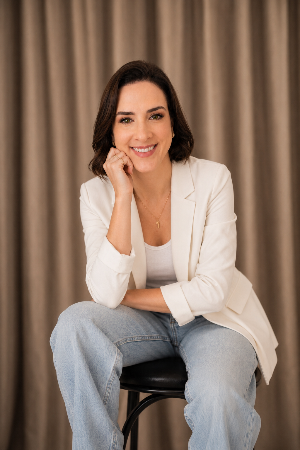 Dra. Sarah Mantovani Rennó em ambiente acolhedor